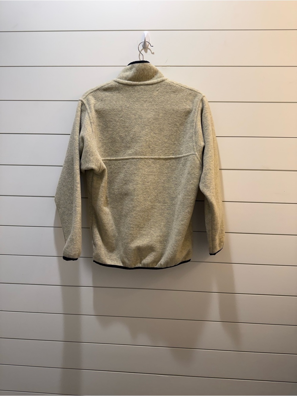 Patagonia Men’s Cream Fleece Zip-Up with Navy Trim - Picture 4 of 4